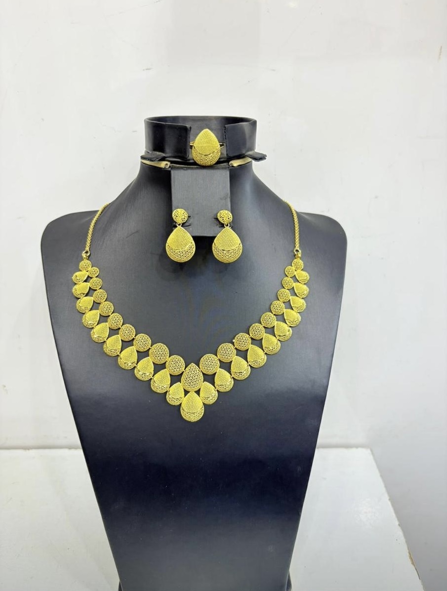Empress Four-Piece — Necklace, earrings and ring in filigree teardrops