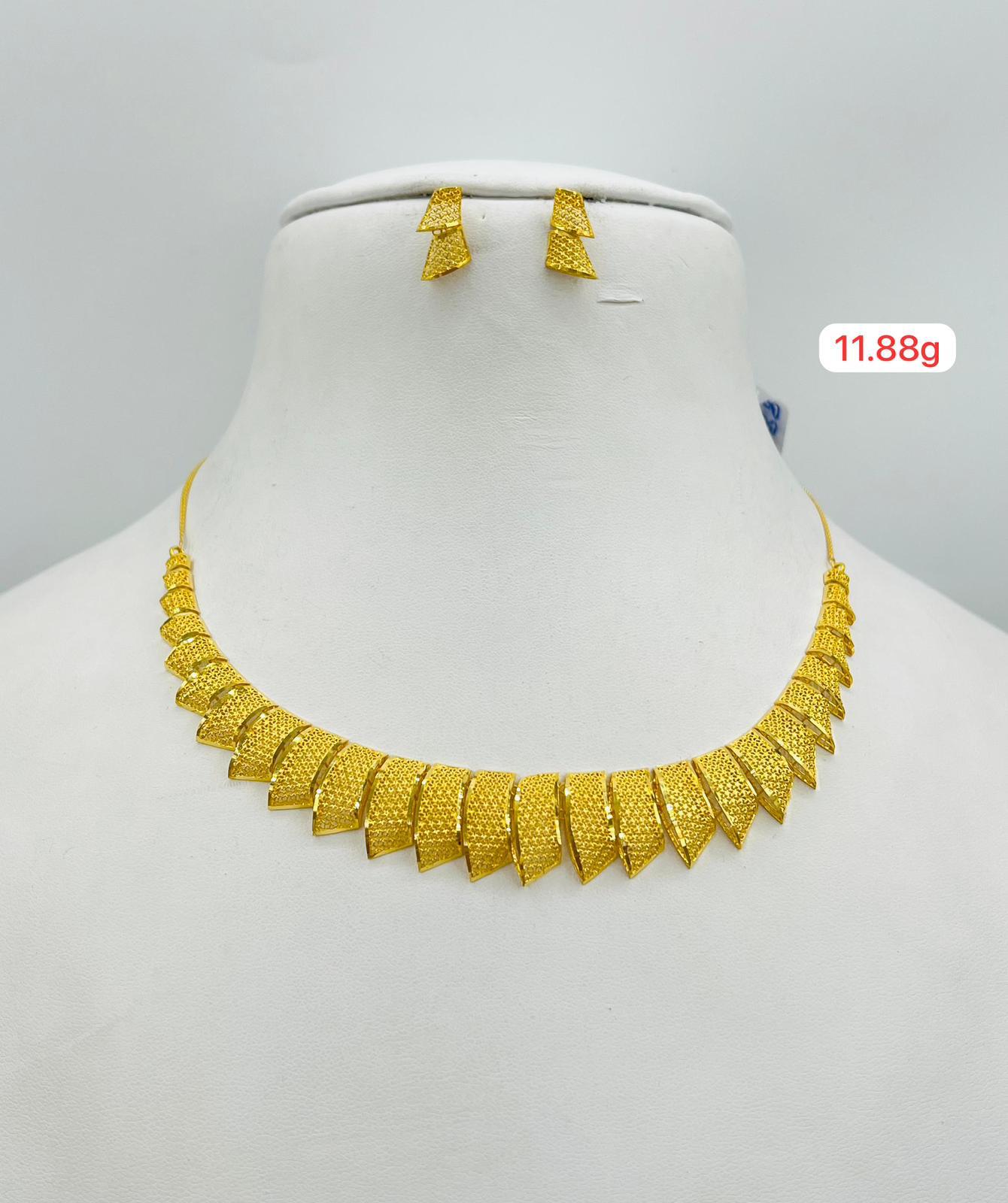 Chevron Link Set — Angled textured links with matching studs · 11.88g